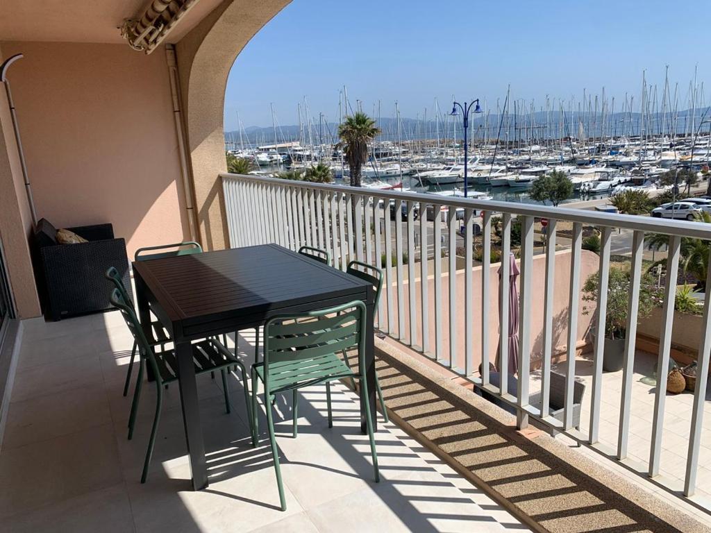 Apartamento Vue Sur Les Iles D'Or Hyères Exterior foto